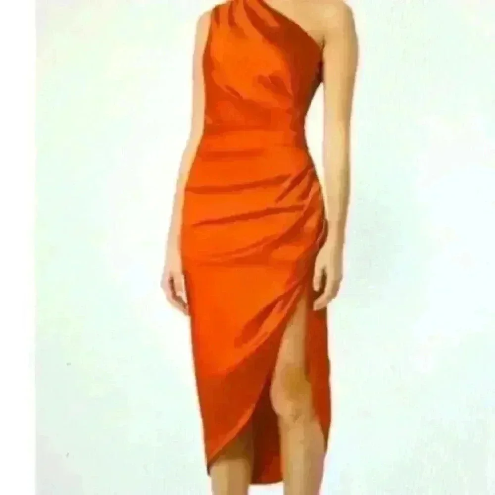 Elliatt Zelda Satiny One Shoulder Dress - Picture 4 of 9